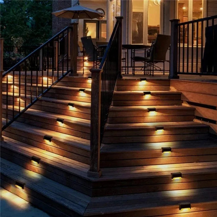Lámpara Solar con Sensor para Escaleras y Jardín